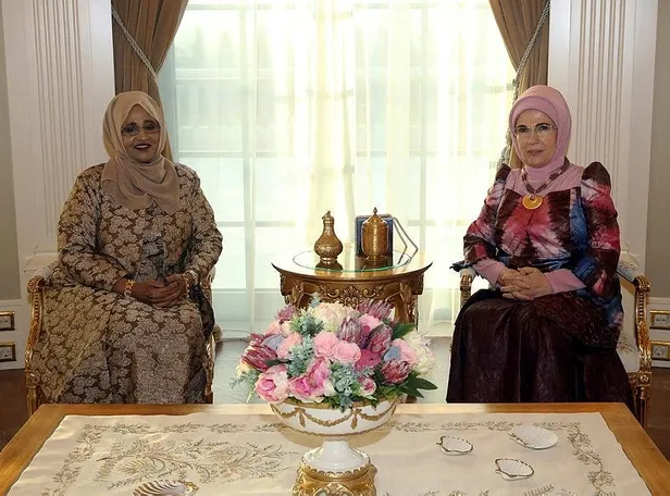 Emine Erdoğan, Somali Cumhurbaşkanı'nın eşi Sainab Abdi Moalim ile görüştü-1