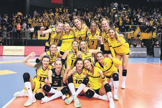 galatasaray-baskani-burak-elmas-bu-sezon-yasananlarla-ilgili-carpici-aciklamalarda-bulundu-1647471974951.jpeg Galatasaray Başkanı Burak Elmas bu sezon yaşananlarla ilgili çarpıcı açıklamalarda bulundu-9