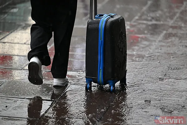 Sağanak ve dolu yağışı Ankara'yı yine felç etti! Yollar göle döndü, iş yerlerini su bastı - 24