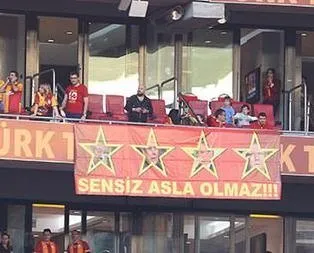 Arena’da Aziz Yıldırım pankartı