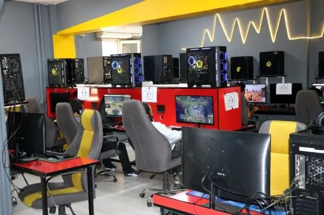 İnternet kafeler açık mı? Kademeli normalleşmede PlayStation ve internet kafeler açık mı yoksa kapalı mı?