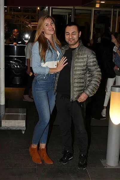 icimizdeki-irlandali-chloe-loughnanin-islerine-eski-esi-serdar-ortacin-engel-oldugu-iddia-edildi-1668633785734.jpeg İçimizdeki İrlandalı! Chloe Loughnan'ın işlerine eski eşi Serdar Ortaç'ın engel olduğu iddia edildi-4