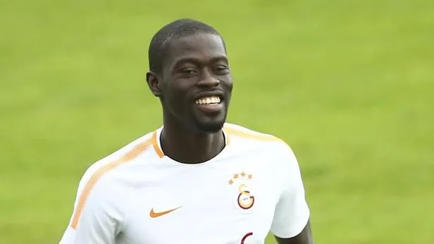 Devler Aslan'ı gözetliyor-3