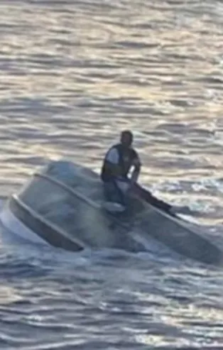 Son dakika: ABD'de alabora olan teknedekileri arama çalışmaları durduruldu