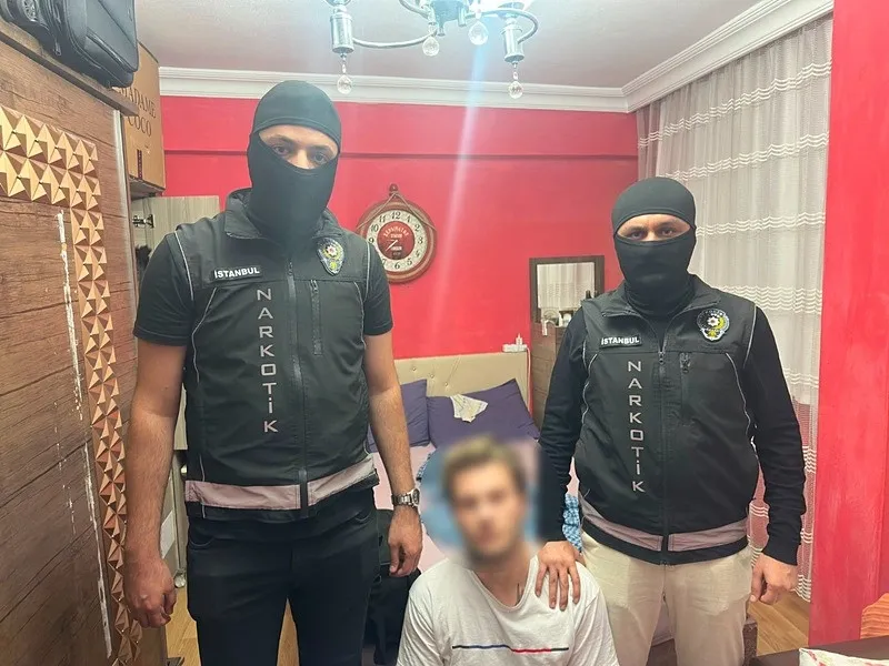 esenyurtta-nefes-kesen-operasyon-kirmizi-bultenle-aranan-ion-rusu-yakalandi-1789540062844.jpeg Esenyurt'ta nefes kesen operasyon: Kırmızı bültenle aranan Ion Rusu yakalandı-4