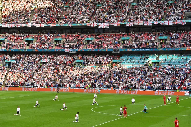 euro-2020-finali-ne-zaman-hangi-tarihte-nerede-oynanacak-geri-sayim-euro-2020-finalistleri-kimler-oldu-1625687474520.jpg EURO 2020 finali ne zaman, hangi tarihte, nerede oynanacak? Geri sayım: EURO 2020 finalistleri kimler oldu?-4