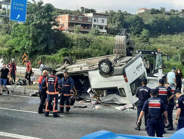 Ordu'da feci kaza! Fındık işçilerini taşıyan minibüs takla attı! Çok sayıda yaralı var-2
