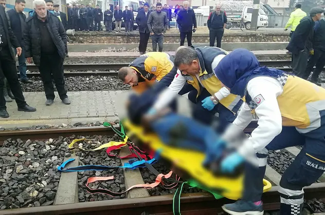 Adıyaman'da feci kaza! Anne kıza tren çarptı