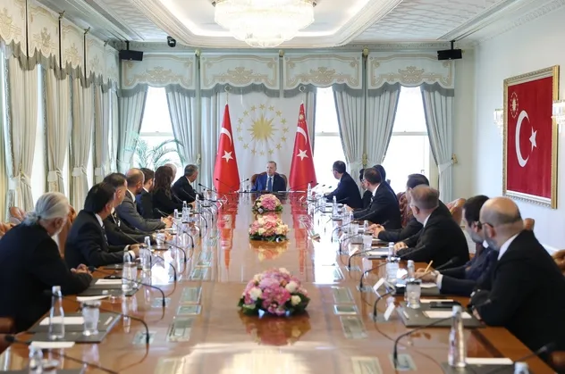 Başkan Erdoğan Beşiktaş Kulübü Başkanı Ahmet Nur Çebi ve yönetim kurulu üyelerini kabul etti