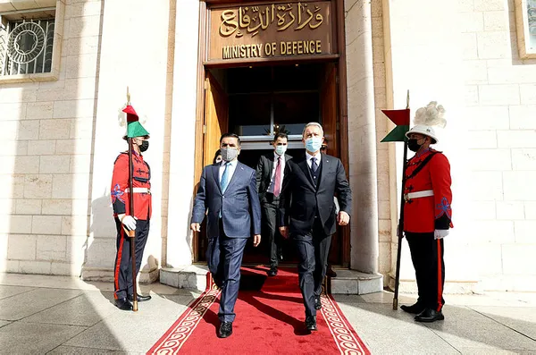 turkiyeden-kritik-irak-temasi-milli-savunma-bakani-hulusi-akar-berhem-salih-ve-kazimi-ile-bir-araya-geldi-1610988033504.jpg Türkiye'den kritik Irak teması! Milli Savunma Bakanı Hulusi Akar, Berhem Salih ve Kazımi ile bir araya geldi-6