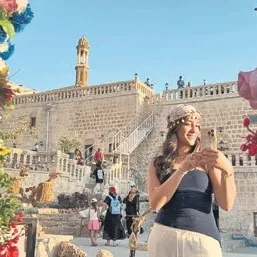 45 derece sıcağa rağmen turist akını