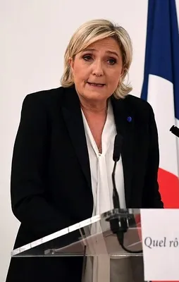 Le Pen'den "Frexit" önerisi