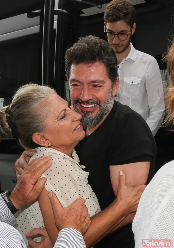 Aylar sonra Türkiye'ye dönen Hakan Atilla'nın karşılanmasında duygu dolu anlar yaşandı - 24