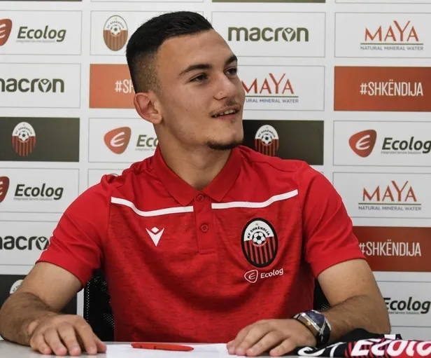 fenerbahce-17-yasindaki-makedon-sag-kanat-oyuncusu-dashmir-eleziyi-listeye-aldi-1643402822926.jpeg Fenerbahçe 17 yaşındaki Makedon sağ kanat oyuncusu Dashmir Elezi'yi listeye aldı-3