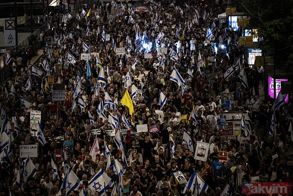 Tel Aviv yine sokaklara döküldü! Eli kanlı Netanyahu'nun evinin önünde büyük protesto: Sen baştasın, sen suçlusun - 28