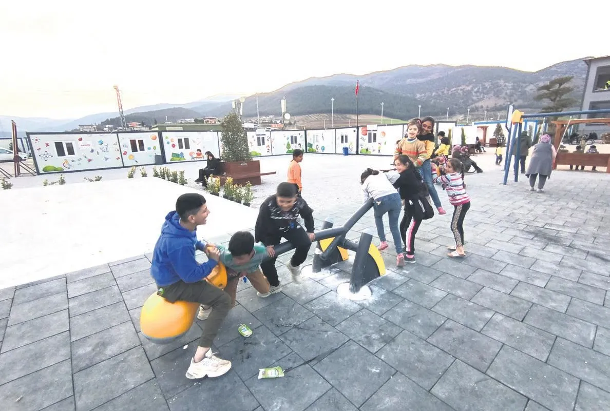 Depremzedeye yuva oldu