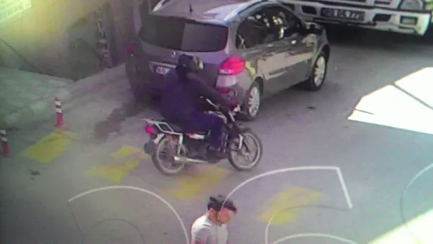Tokat'ta inanılmaz kuyumcu soygunu! Bomba süsü verdiği paketle altınları çaldı-5
