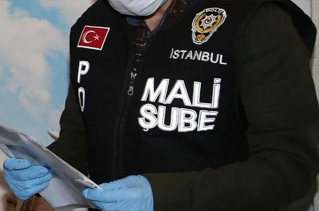 Para dolu zarf ceketinden çıktı! Küçükçekmece Tapu Müdürlüğündeki rüşvet operasyonunda son dakika gelişmesi