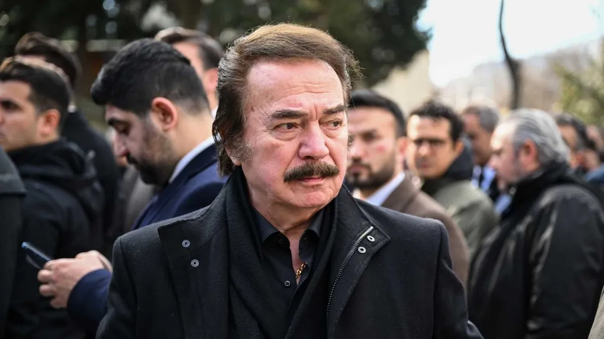 Orhan Gencebay'ın A Haber tutkusu! Nerede olursa olsun cep telefonundan izliyor