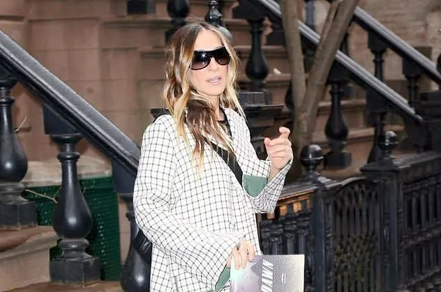 Sarah Jessica Parker'ın reklam oyunu! Selahattin Demirtaş'ın kitabıyla poz verdi