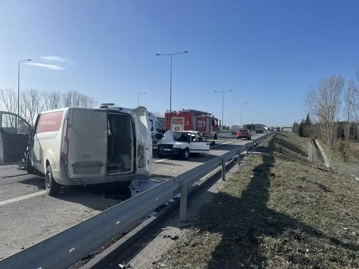 Son dakika: TEM'de feci kaza: 3 kişi hayatını kaybetti 1 kişi yaralandı-3