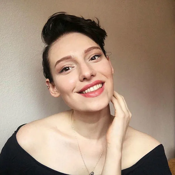 neslican-tay-ne-zaman-oldu-ne-kanseriydi-neslican-tay-filmi-ne-zaman-cikacak-neslican-tayin-mezari-nerede-1632126852993.jpg Neslican Tay ne zaman öldü, ne kanseriydi? Neslican Tay filmi 'Demir Kadın Neslican' ne zaman çıkacak? Neslican'ın mezarı nerede?-3