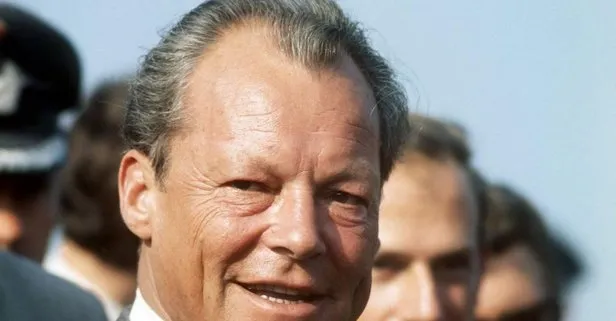 Eski Almanya Başkan Willy Brandt’ın ABD askeri istihbaratı Counter Intelligence Corps CIC için casusuluk iddiası!