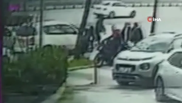 istanbulda-milyonluk-vurgun-dakikalar-icinde-para-dolu-cantayi-caldilar-1642490569914.jpg İstanbul'da milyonluk vurgun! Dakikalar içinde para dolu çantayı çaldılar-2