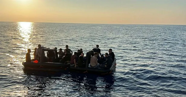 Son dakika: Muğla'da Yunan unsurlarının ittiği 63 kaçak göçmen kurtarıldı