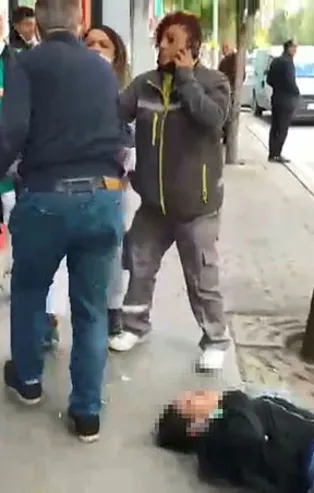 Eskişehir'de sokak ortasında kadına şiddet! Tekme ve yumruklarla yere serdi