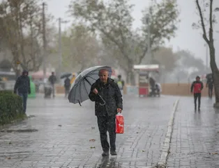 İstanbul'da lodos ve sağanak yağış etkili oluyor