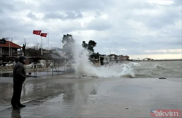 Şimşekler çaktı! İstanbul'a uyarı üstüne uyarı... Meteoroloji il il açıkladı - 12