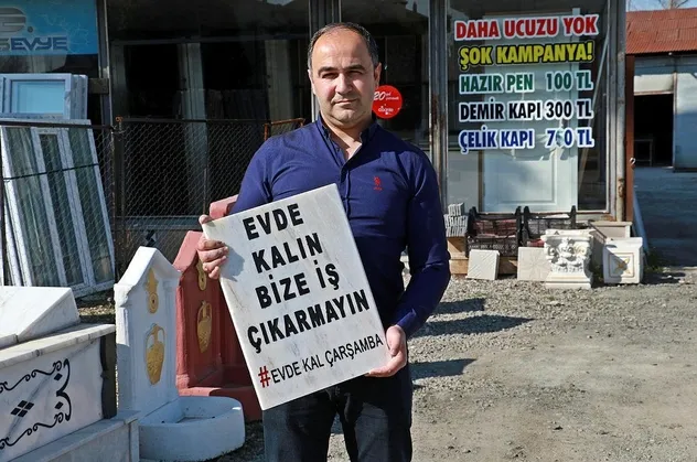 Samsun'da mermer ustası 'Evde kalın bize iş çıkarmayın' yazılı mezar taşıyla koronavirüse dikkat çekti