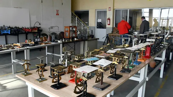 40-yildir-topladiklarini-evine-sigdiramadi-1-kurusla-basladi-10-bin-esya-biriktirdi-1614156039479.jpg 40 yıldır topladıklarını evine sığdıramadı! 1 kuruşla başladı 10 bin eşya biriktirdi!-2