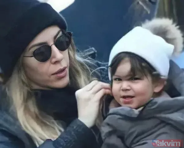 Sinem Kobal'ın kızı Leyla'yla anne-kız kombini sosyal medyayı salladı! Sinem Kobal ile Kenan İmirzalıoğlu'nun kızları Leyla 1 yaşında - 25