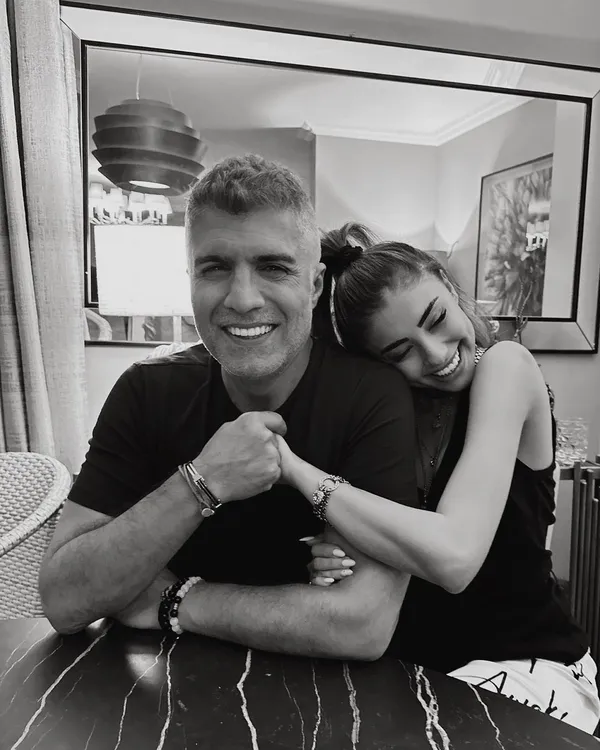 hamile-oldugu-konusuluyordu-ozcan-denizin-esi-samar-dadgardan-ilk-paylasim-geldi-fransa-sokaklarinda-1698229069086.jpg Hamile olduğu konuşuluyordu! Özcan Deniz'in eşi Samar Dadgar'dan ilk paylaşım geldi! Fransa sokaklarında...-4