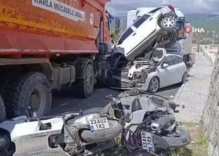 Silifke’de kamyon dehşeti! Ortalık savaş alanına döndü!