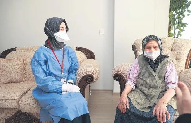 Avrupa’da son tercih Türkiye’de baş tacı: 90 yaş ve üzeri vatandaşlar için evde aşılama başladı-5