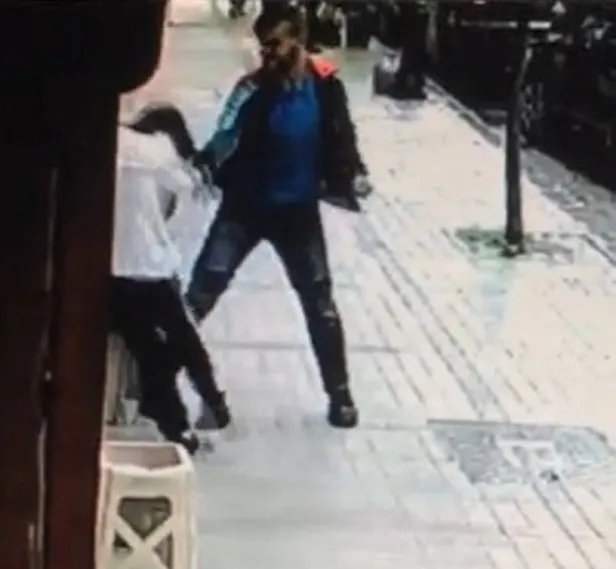 Rize'de dehşete düşüren görüntü! Dövdü, bayılttı, elini kolunu sallayıp gitti-1