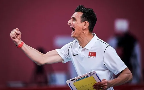 son-dakika-voleybol-milli-takiminda-flas-ayrilik-tvf-resmen-duyurdu-giovanni-guidetti-donemi-sona-erdi-1668783078665.jpeg