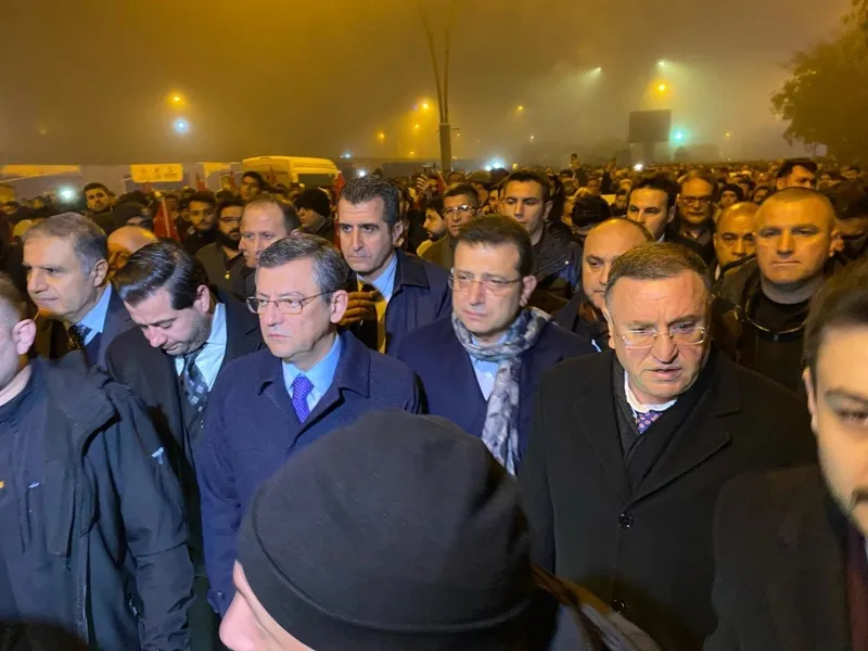 hatayli-depremzededen-chpli-lutfu-savasa-cok-sert-tepki-ben-cenazelerimi-gomerken-sen-1-senedir-neredeydin-1709402086850.jpeg Hataylı depremzededen CHP'li Lütfü Savaş'a çok sert tepki: Ben cenazelerimi gömerken sen 1 senedir neredeydin?-3