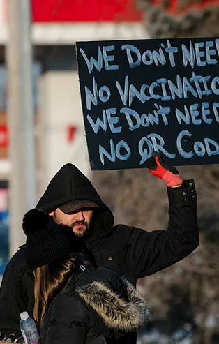 Aşı karşıtı binlerce kişi sokağa döküldü! Başbakan Trudeau ve ailesi gizli bir yere saklandı