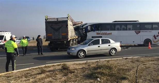 Son dakika: Afyonkarahisar-Konya kara yolunda feci kaza: Ölü ve çok sayıda yaralı var-1