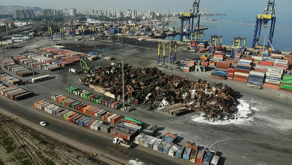 yanginin-ardindan-iskenderun-limanindaki-ayristirma-calismalari-havadan-goruntulendi-1677145322575.jpg Yangının ardından İskenderun Limanı'ndaki ayrıştırma çalışmaları havadan görüntülendi!-2