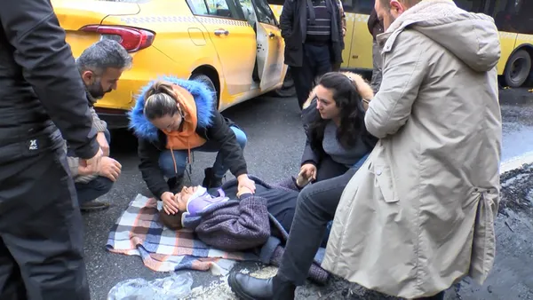 istanbulda-korkunc-kaza-sariyerde-taksi-ve-iett-otobusu-kafa-kafaya-carpisti-1641554450470.jpg İstanbul'da korkunç kaza! Sarıyer'de taksi ve İETT otobüsü kafa kafaya çarpıştı-2