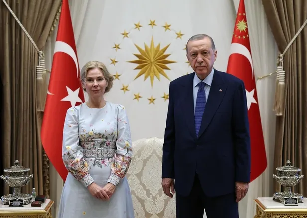 son-dakika-baskan-erdogan-estonya-buyukelcisi-vaino-reinarti-kabul-etti-1694095188086.jpeg Başkan Erdoğan'dan Külliye'de önemli kabuller! Estonya, İsveç ve İrlanda... Elçiler güven mektubu sundu-2