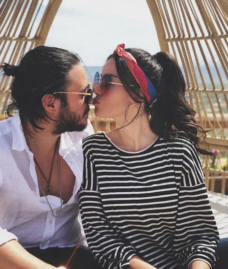Ünlü oyuncu Pelin Akil ve eşi Anıl Altan bebek bekliyor (Pelin Akil kimdir?)-4