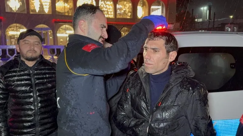 samsunda-gurcistana-giden-yolcu-otobusu-devrildi-6-yarali-1771451950773.jpeg Samsun'da Gürcistan'a giden yolcu otobüsü devrildi: 6 yaralı-3