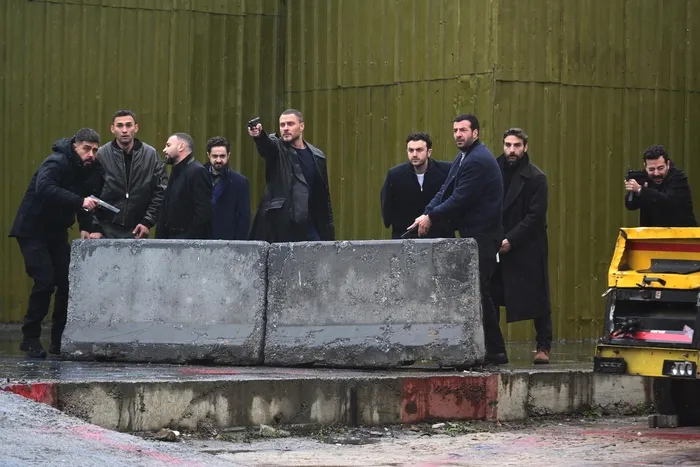 ben-bu-cihana-sigmazam-50-bolum-2-fragmani-heyecani-doruklara-cikardi-cezayiri-oldur-bu-hikaye-bitsin-1702900718096.jpg Ben Bu Cihana Sığmazam 50. bölüm 2. fragmanı heyecanı doruklara çıkardı: "Cezayir'i öldür, bu hikaye bitsin!"-3