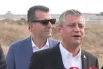 Özgür Özel kürsüde kala kaldı: Belediye başkanının adını unuttu